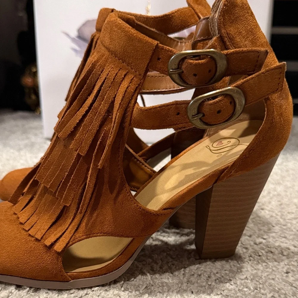 Brown Fringe Heeled Sandals 7.5 - Picture 3 of 10